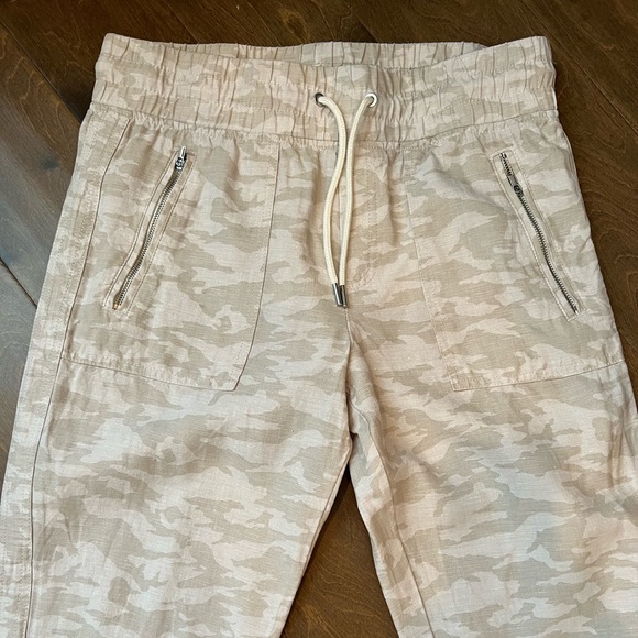 ATHLETA Cabo Linen Jogger Neutral White Taupe Camo $99 EUC - Picture 3 of 6